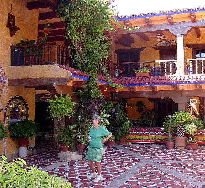 11 el-fuerte-hotel.jpg (69228 bytes)