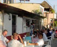 taco-dinner-la-cruz-2.jpg (32692 bytes)